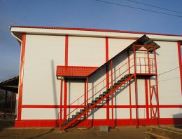 Двухэтажный магазин в г. Ижма из сэндвич-панелей, построенная компанией Альянс - Двухэтажный магазин в г. Ижма, Республика Коми, г. Ижма, Переулок Пионерский. Площадь 465 кв.м. 2 этажа. 